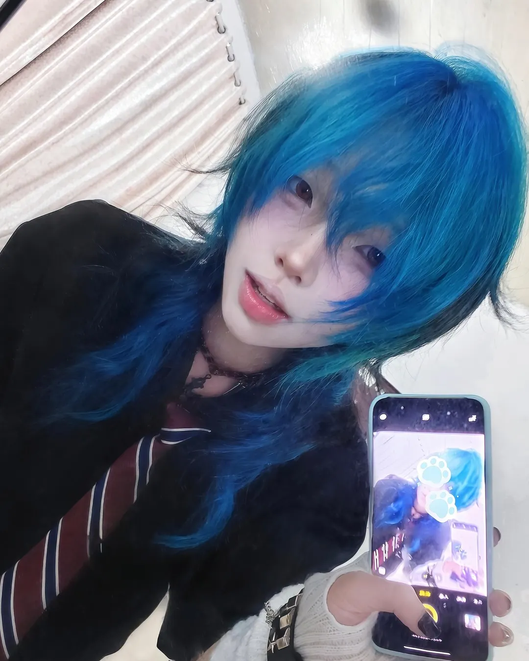 尘夜 wearing Atomic Turquoise 1