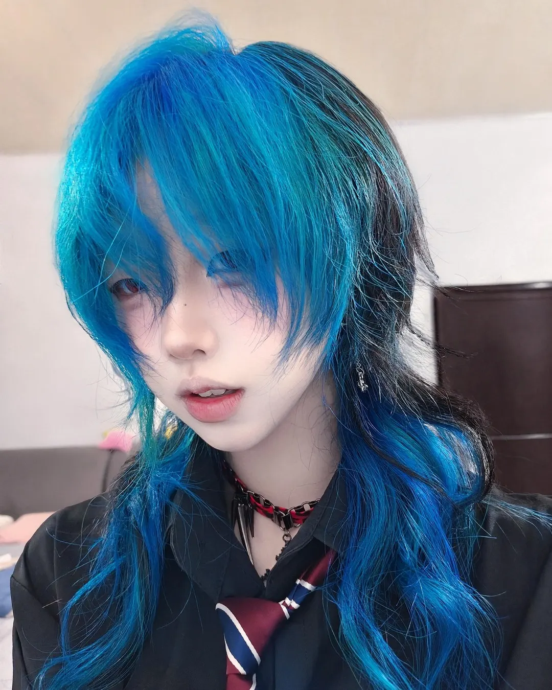 尘夜 wearing Atomic Turquoise 2