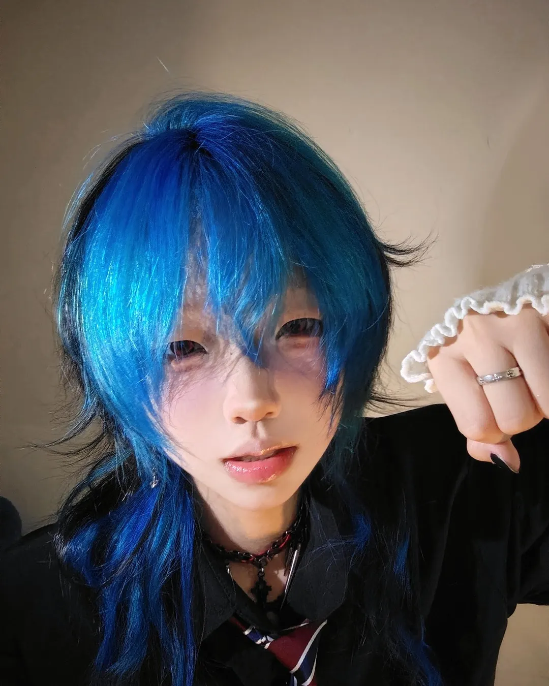 尘夜 wearing Atomic Turquoise 3