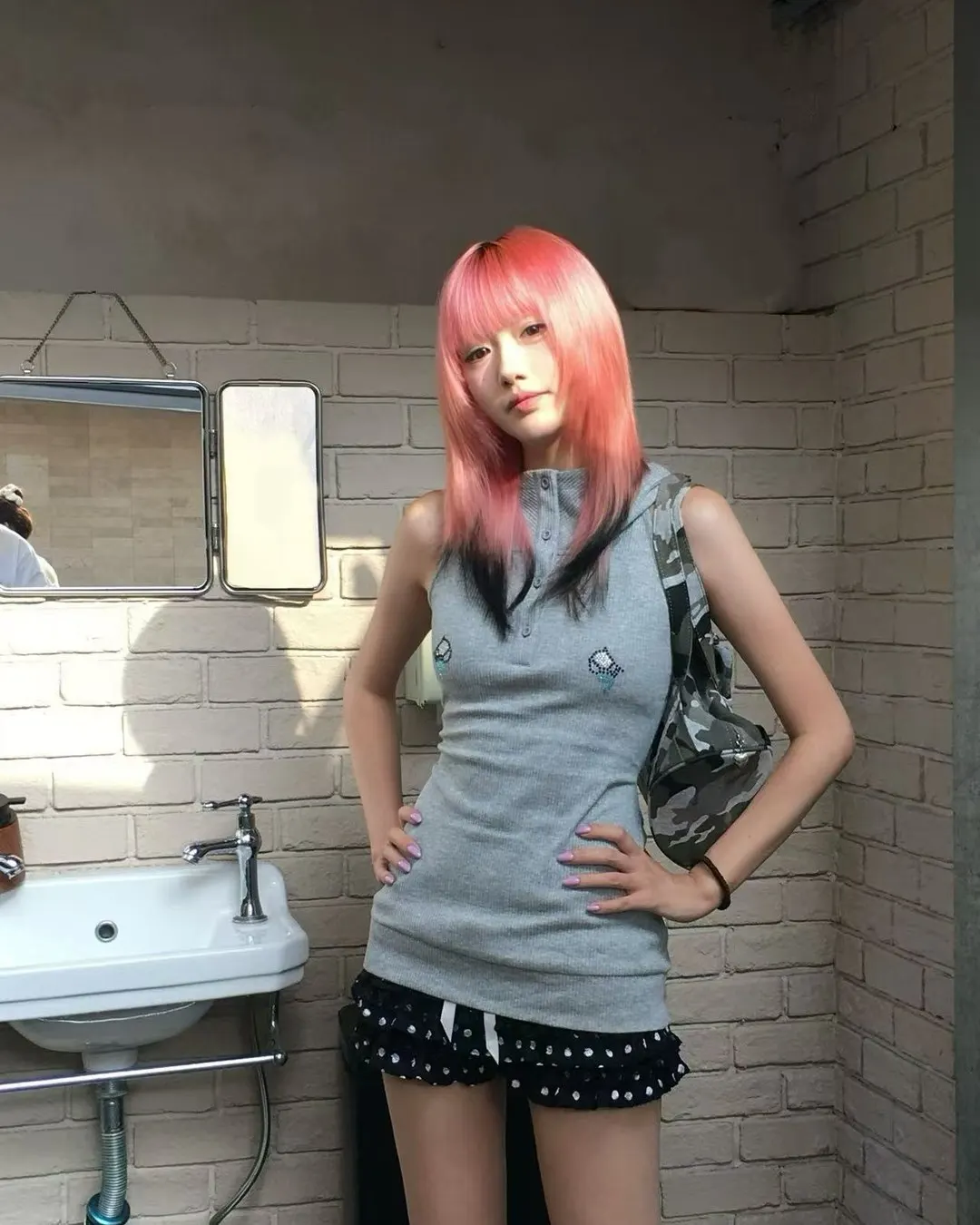 变身小飞船 wearing Cotton Candy Pink 3